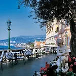 Grand Excelsior Vittoria Hotel 5*