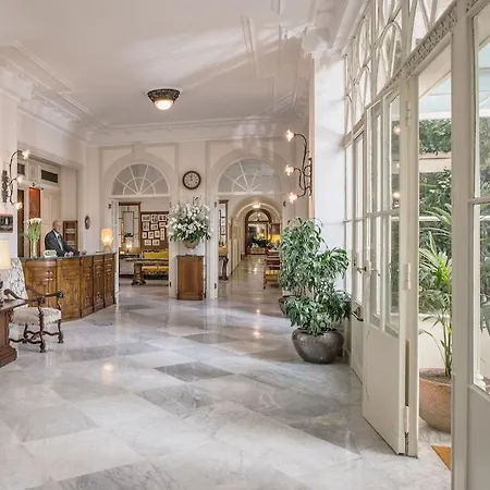 Отель Grand Excelsior Vittoria