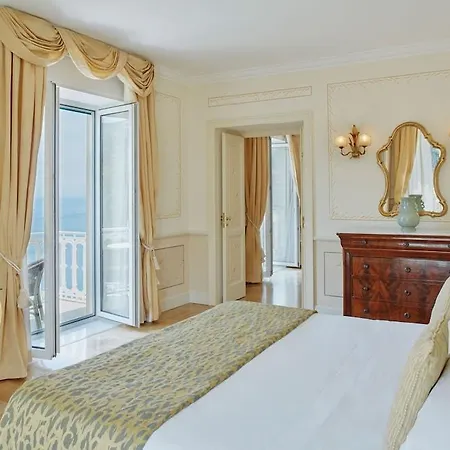 Отель Grand Excelsior Vittoria