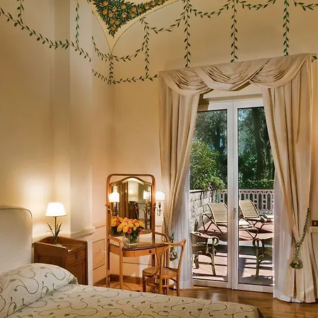 Отель Grand Excelsior Vittoria