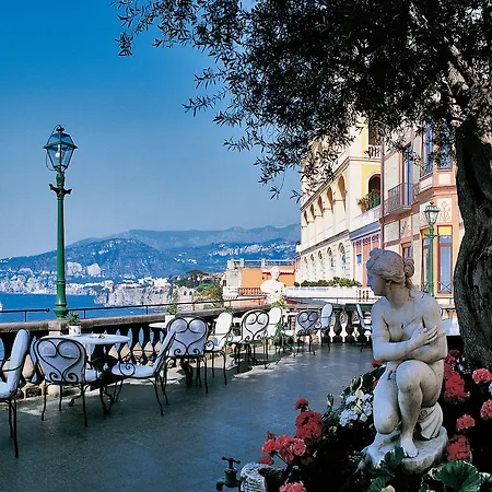 Grand Excelsior Vittoria Hotel 5*