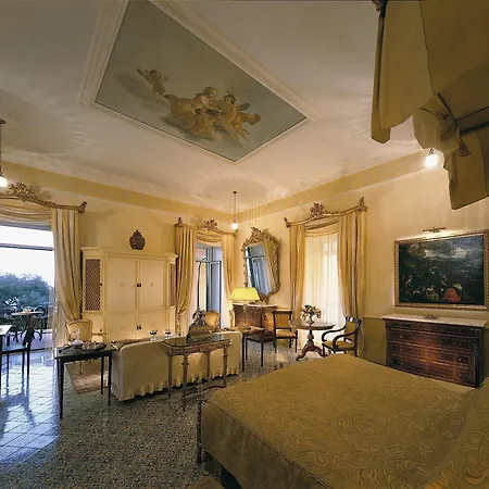 Отель Grand Excelsior Vittoria