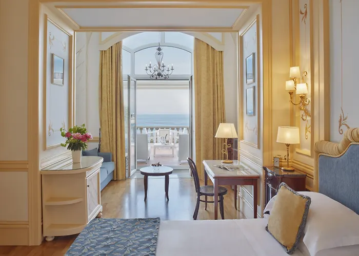 Grand Excelsior Vittoria Hotel