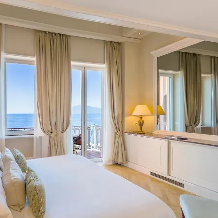 Grand Excelsior Vittoria מלון