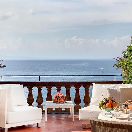 Grand Excelsior Vittoria Hotel 5*