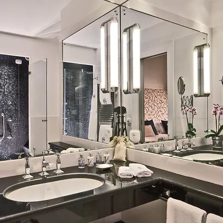 Отель Grand Excelsior Vittoria
