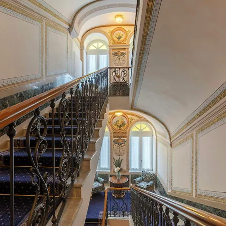 Grand Excelsior Vittoria Hotel