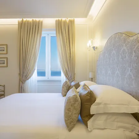 Grand Excelsior Vittoria Hotel