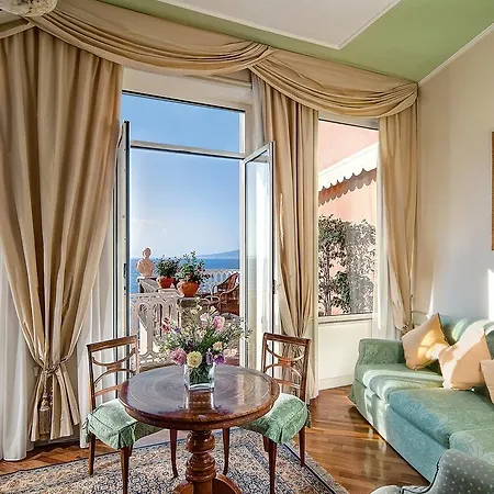 Grand Excelsior Vittoria Hotel