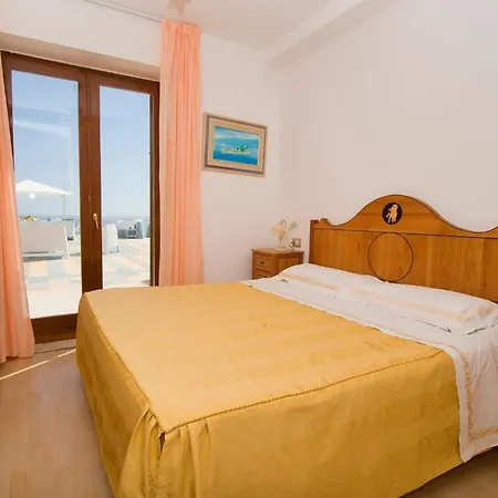 Grand Excelsior Vittoria מלון 5*