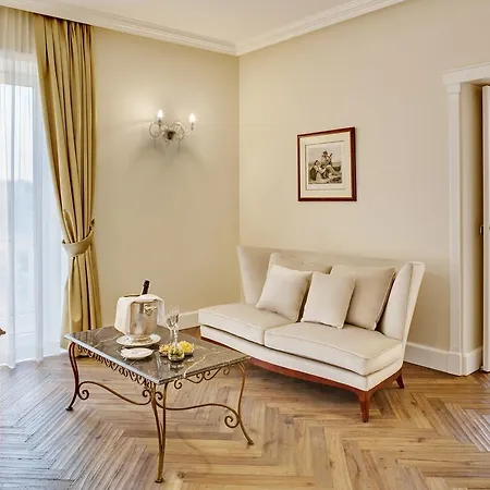 Hotel Grand Excelsior Vittoria 5*