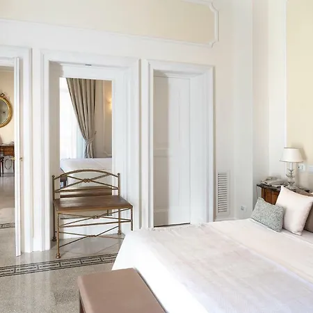 Grand Excelsior Vittoria Szálloda 5*