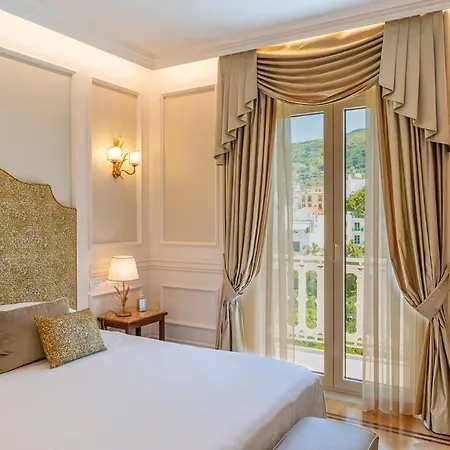 Grand Excelsior Vittoria מלון