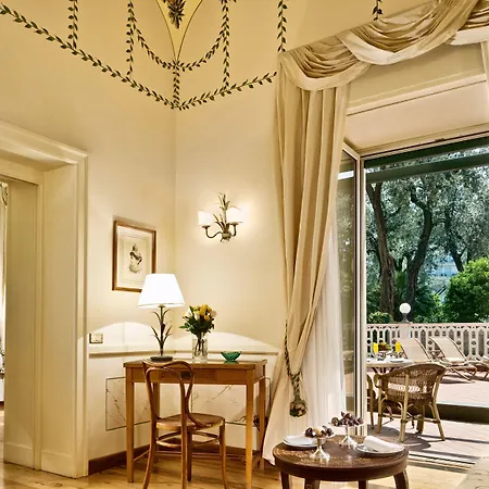 Grand Excelsior Vittoria Hotel