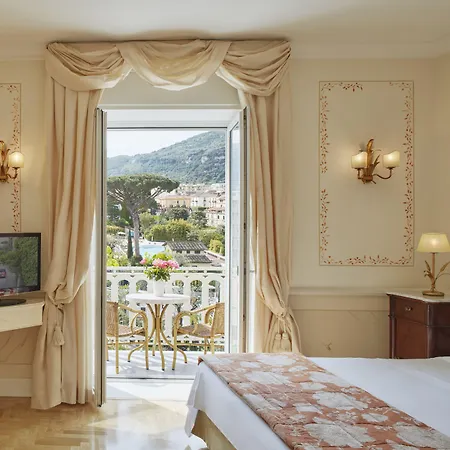 Grand Excelsior Vittoria Hotel 5*