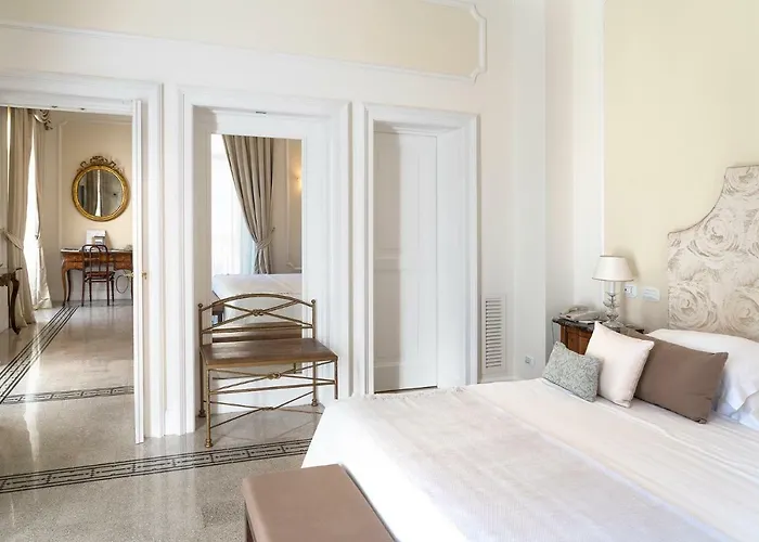 Grand Excelsior Vittoria Szálloda 5*